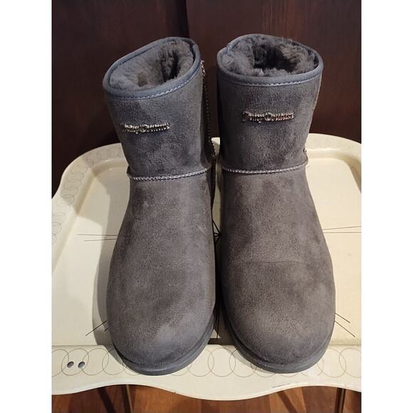 JUICY COUTURE JC-KICKS Gray GRAFFITI WINTER BOOTS WOMENs Sz 10 pull on fur lined - Picture 2 of 6